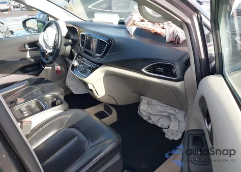 2018 Chrysler Pacifica Touring L z USA, uszkodzony, nr VIN 2C4RC1BG7JR294647